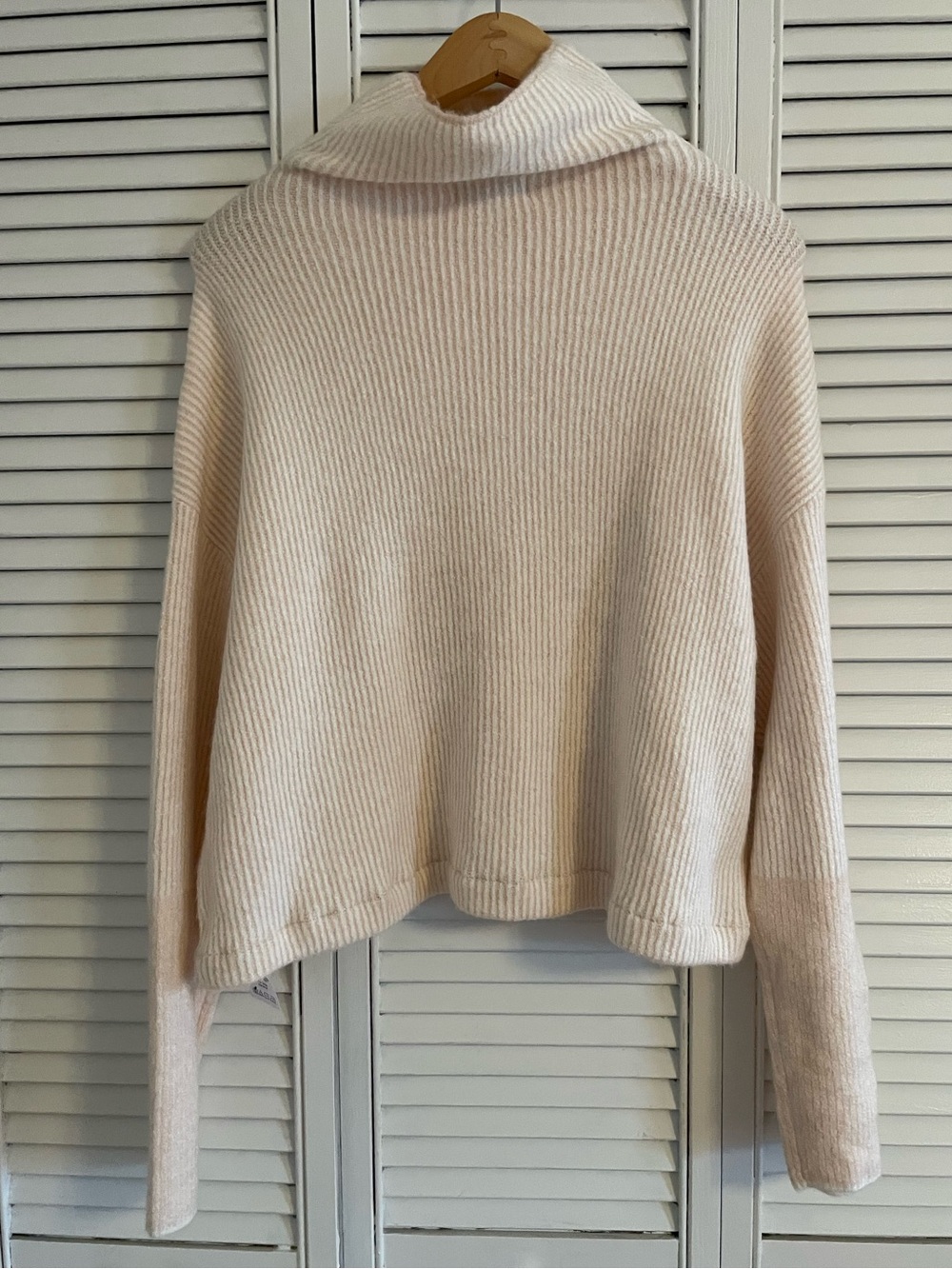 NWT Calvin Klein Jeans Soft Cream Ribbed Mock Neck Sweater, Large